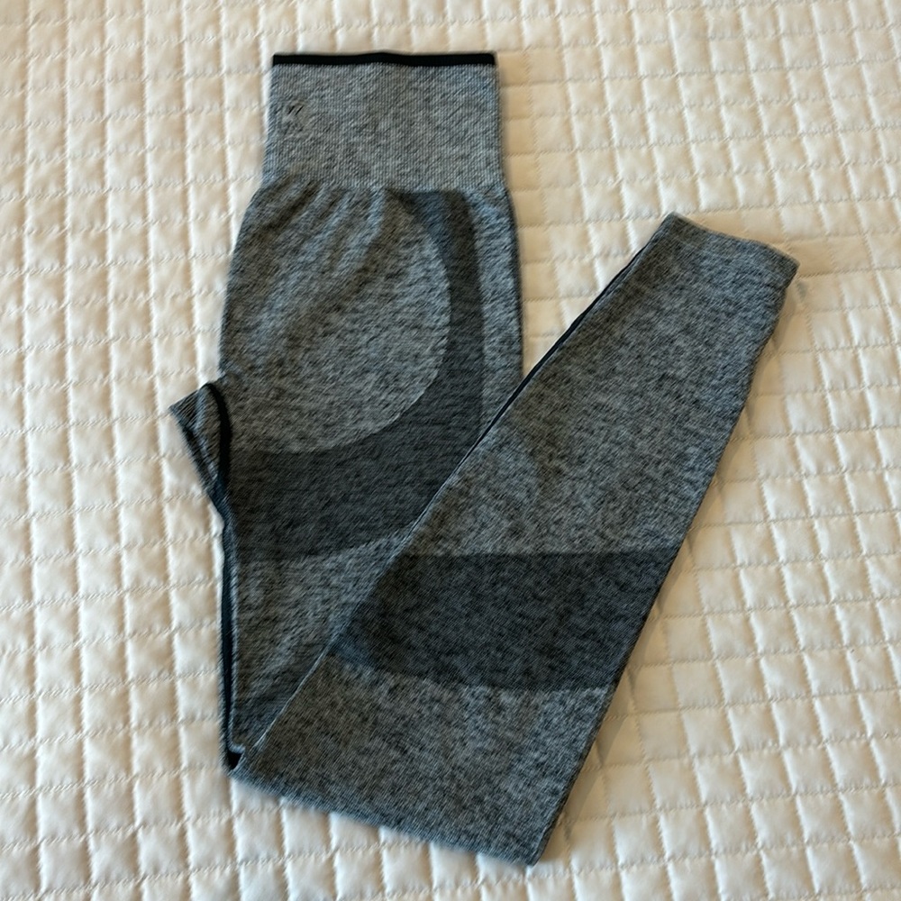 Pink seamless leggings